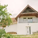 Macskafeszek Vendeghaz Ferienhaus *